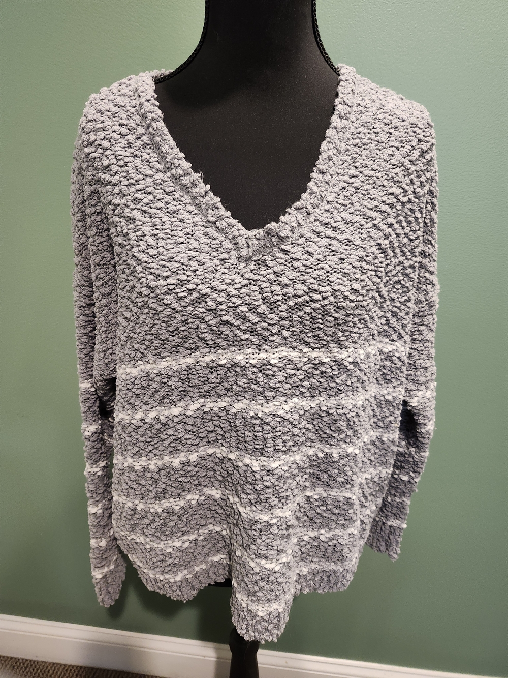 C&C California Light Gray Popcorn V-Neck Sweater with Cream Stripes